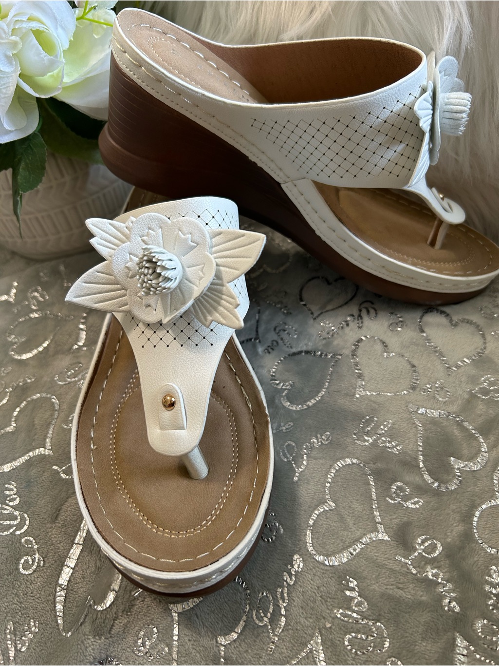 New Extreme By Eddie Maso White Size 11 Floral Wedge Thong Sandals